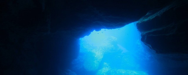 世界最深的海溝 世界最深的海溝是馬裡亞納海溝