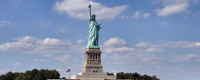 自由女神像是哪個國傢送給美國的禮物 自由女神像是哪個國傢送的紀念物
