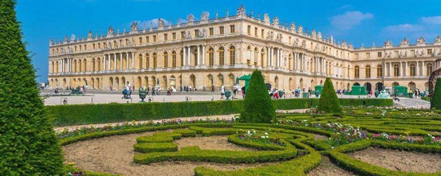世界上最大的宮殿是 是法國的凡爾賽宮
