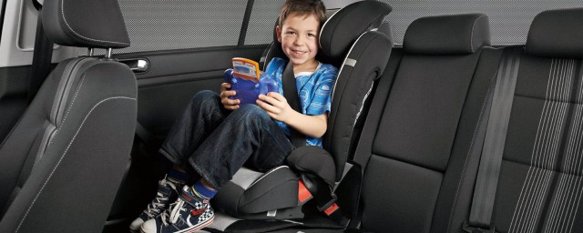駕駛時如有兒童同行需使用安全座椅安裝在哪裡最安全 安全座椅是什麼