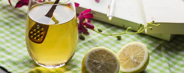 蜂蜜檸檬水的作用與功效 檸檬蜂蜜水的介紹