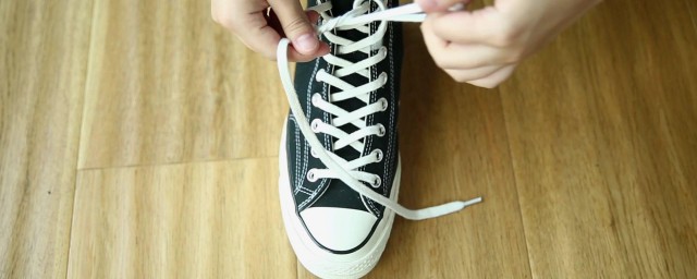 穿鞋帶的方法 有什麼步驟