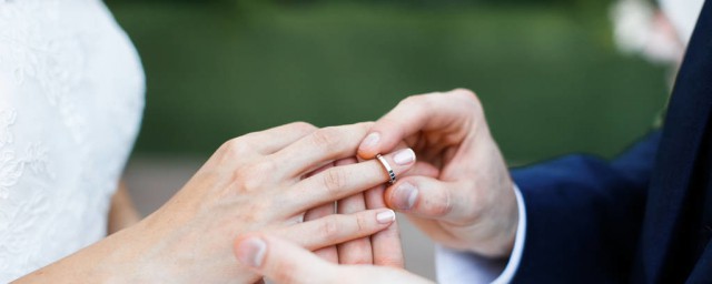 不同手指戴戒指的含義 訂婚戒指戴在哪個手指合適