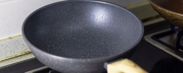 膠粘在鍋上怎麼清理 有什麼清理的技巧