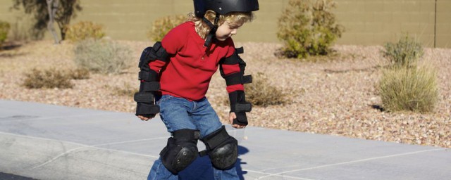 怎麼教寶貝溜冰 教小孩溜冰技巧