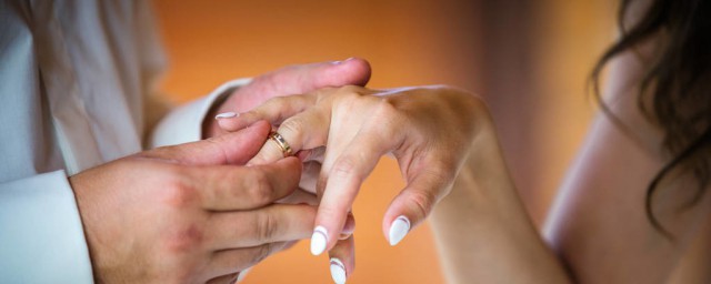 女生戴戒指的含義 戒指戴在不同手指分別有何含義