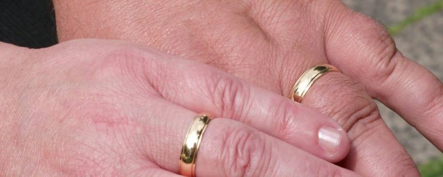 結婚戒指女生應該戴哪隻手 結婚戒指戴哪隻手?