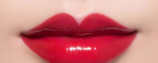唇釉和口紅的區別 簡介唇釉和口紅的區別