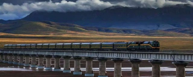 青藏鐵路的資料 關於青藏鐵路的簡介
