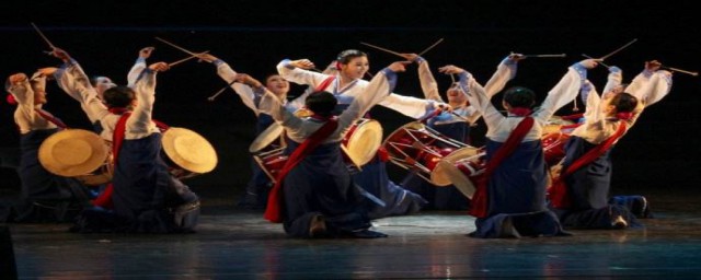 長鼓舞是哪個民族的舞蹈 長鼓舞是我國哪個少數民族比較擅長的舞蹈