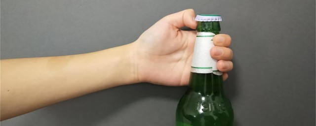 空手開啤酒瓶蓋技巧 怎樣空手開啤酒瓶蓋