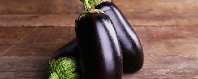 茄子和青椒怎麼燒好吃 茄子炒青椒的簡單做法