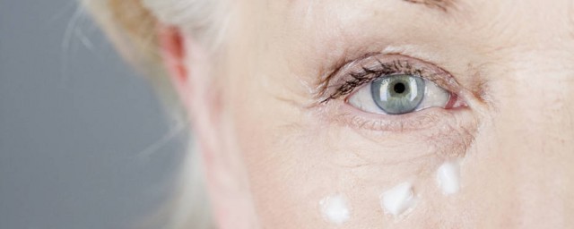 如何消除眼角皺紋 消除眼角紋的方法