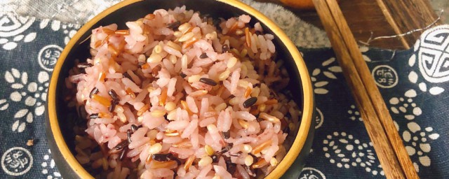 怎樣做三色糙米飯 如何自制三色糙米飯