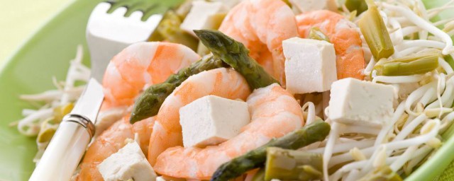 蝦可以和豆腐一起吃嗎 吃瞭會有什麼影響嗎