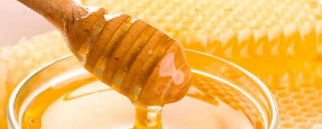 蜂蜜的功效 蜂蜜的功效有哪些
