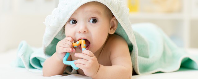 四個月嬰兒輔食 4個月以上嬰兒輔食怎麼添加
