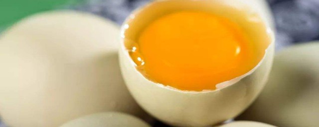雞蛋中的蛋白質屬於完全蛋白質嗎 都有什麼營養物質
