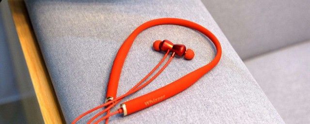 掛頸式耳機用法 掛頸式耳機用法介紹