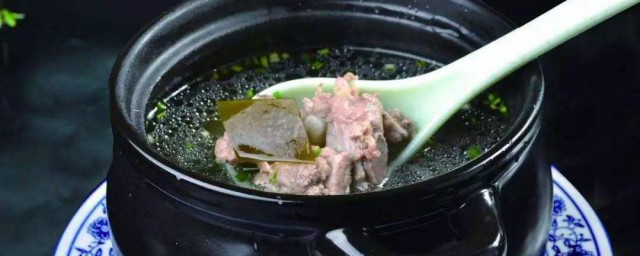 海帶排骨湯怎麼做 傢常清甜海帶排骨湯簡單做法