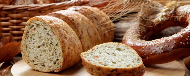烤箱烤面包 有瞭烤箱第一個烤面包怎麼簡單做?