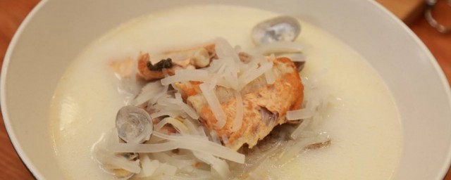 三文魚魚骨湯的做法 營養三文魚骨湯怎麼做