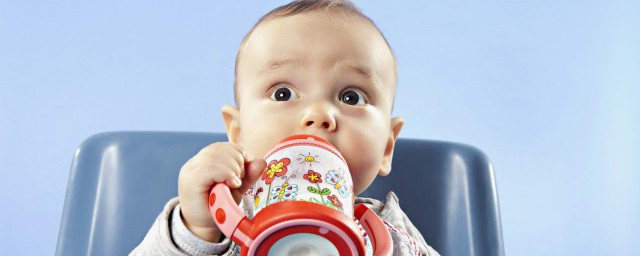 寶寶喝奶粉還是羊奶粉好 寶寶吃奶粉和羊奶粉哪個好