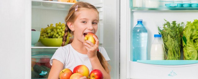 3歲半兒童吃什麼才健康 吃的時候傢長要註意什麼