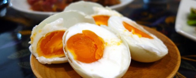 好吃的鴨蛋流油做法 怎麼制作好吃流油的咸鴨蛋