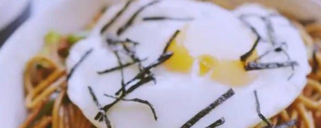 荷包蛋燜面條做法 荷包蛋燜面條怎麼做