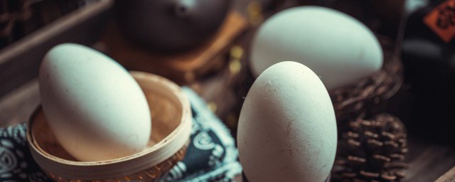 醃咸鴨蛋的方法用鹽水 鹽水醃鴨蛋的方法步驟