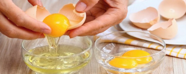 雞蛋的蛋清有營養還是蛋黃又營養 蛋清和蛋黃哪個更營養