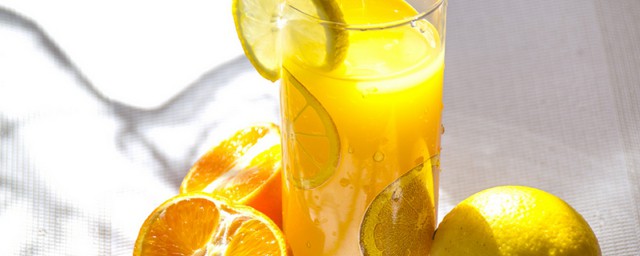 檸檬片泡水喝的功效 檸檬片泡水有什麼功效