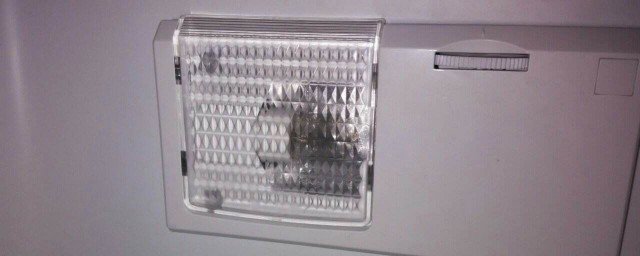 冰箱內燈罩怎麼打開 照明燈罩裡的燈泡壞瞭怎麼打開修理