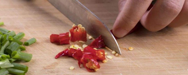 切完辣椒後手很辣怎麼辦快速緩解 切辣椒後手很辣的快速緩解方法