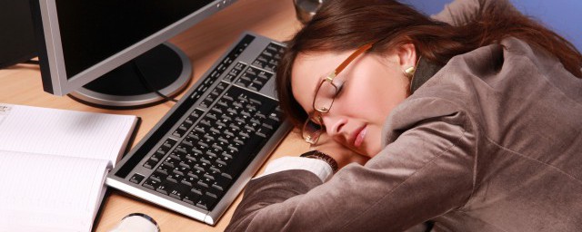 人睡午覺和不睡的區別 堅持睡午覺的人與從不睡午覺有什麼不同