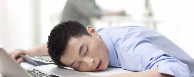長期趴著睡影響什麼 會有什麼不好的結果
