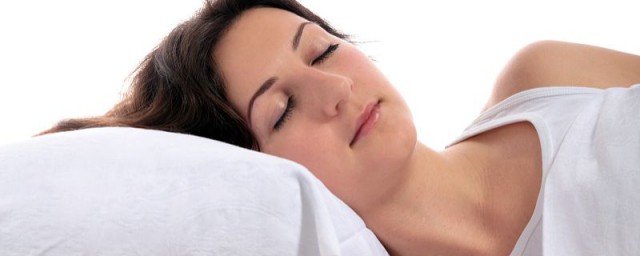 失眠睡前喝什麼能入睡 試試以下這幾種方法