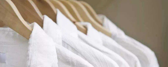 白色衣服隔一年發黃瞭怎麼處理 需要怎麼清洗
