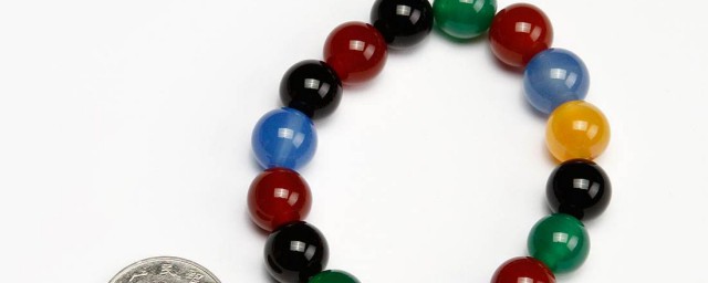 怎麼做彩色手鏈 樣制作彩色珠子手鏈