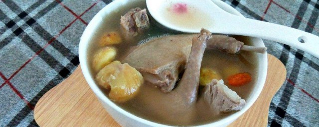 白鴿栗子湯怎麼做好吃 好吃的板栗鴿子湯的做法步驟