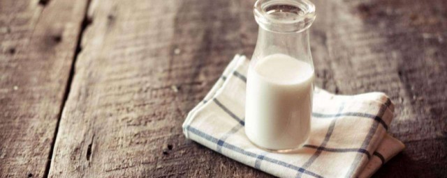 睡前喝牛奶的益處介紹 睡前喝牛奶的作用