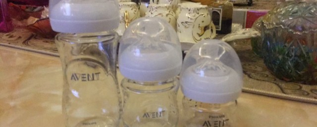 新生兒奶瓶用什麼材質的好 新生兒奶瓶介紹