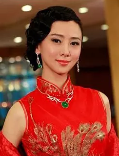翁虹 Ewong Yvonne Yung Hung