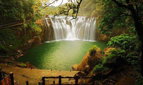 十分瀑布 Shifen Waterfall