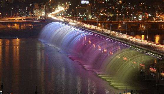 月光彩虹噴泉盤浦大橋噴泉 Moonlight Rainbow FountainBanpo Bridge Fountain