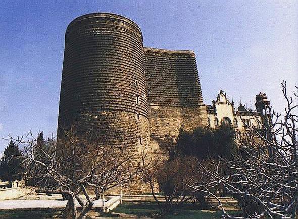 城牆圍繞的巴庫城及其希爾凡王宮和少女塔 Walled City of Baku with the Shirvanshah's Palace and Maiden Tower