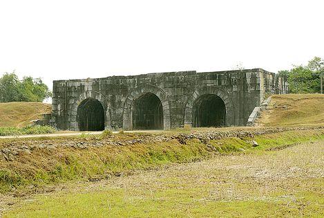 胡朝時期的城堡 Citadel of the Ho Dynasty