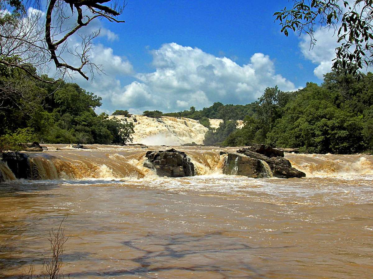 古拉拉瀑布 Gurara Falls
