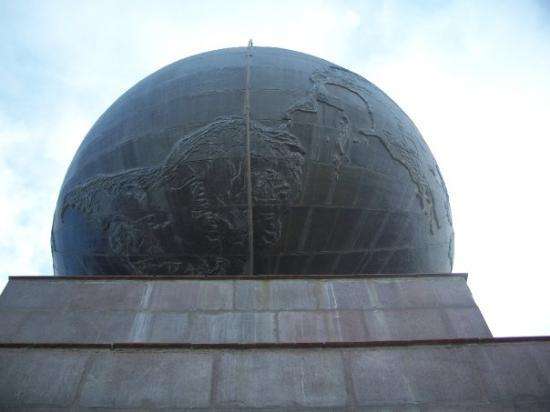 赤道紀念碑 Equatorial Monument